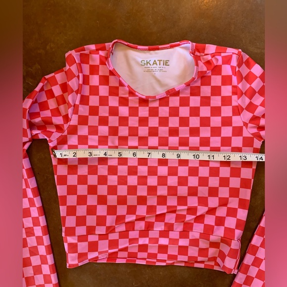 Skatie pink and red checker cropped rash guard good to EUC worn maybe 5 times - Picture 2 of 11
